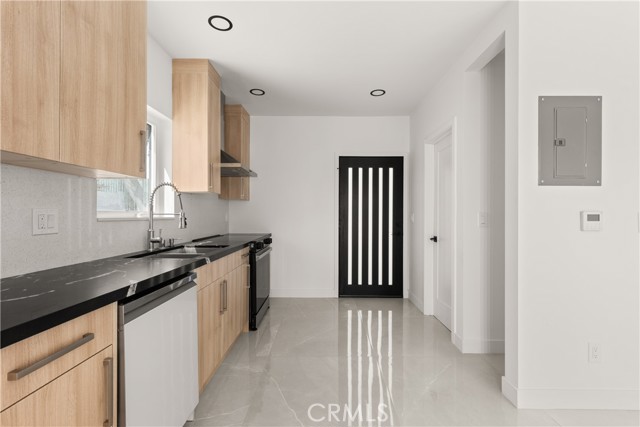 Detail Gallery Image 20 of 33 For 7943 Ledge Ave, Sun Valley,  CA 91352 - 3 Beds | 3 Baths