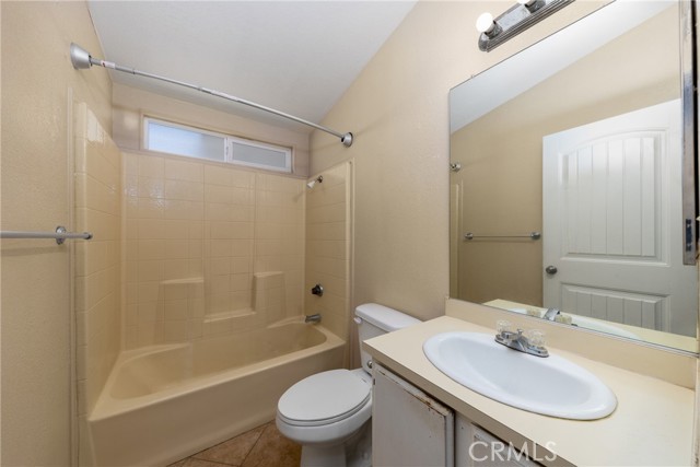 10412 Comstock Road, Corona CA: https://media.crmls.org/medias/1f727537-7f9c-45e7-ba73-05757cf01039.jpg