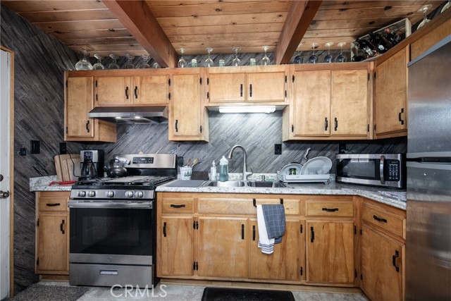 Detail Gallery Image 10 of 20 For 726 Elysian Bld, Big Bear City,  CA 92314 - 2 Beds | 2 Baths