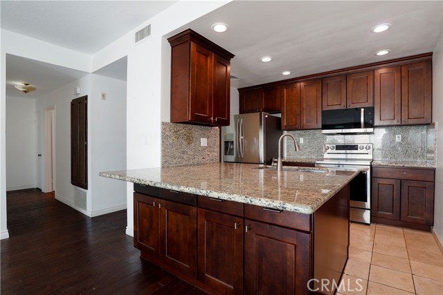 435 S La Fayette Park Place, Los Angeles CA: https://media.crmls.org/medias/1f72cb16-6f48-409e-bd6c-d80ccfd804f9.jpg