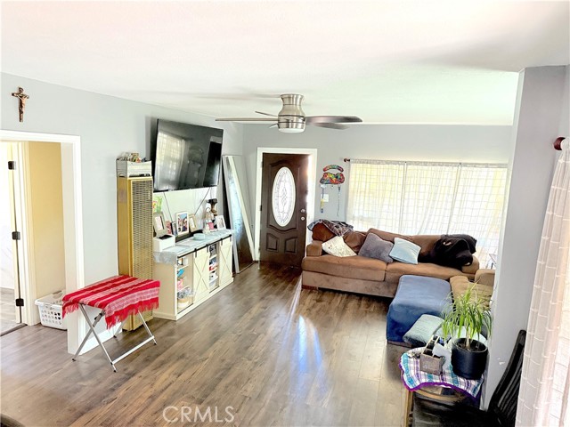 Detail Gallery Image 4 of 17 For 548 W 108th St, Los Angeles,  CA 90044 - 3 Beds | 2 Baths