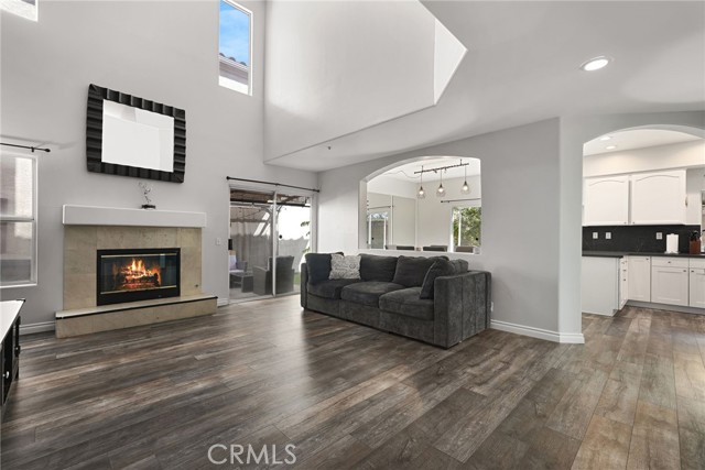 Detail Gallery Image 6 of 46 For 9400 1/2 Noble Ave, North Hills,  CA 91343 - 4 Beds | 3 Baths