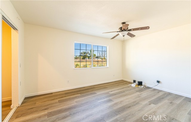 Detail Gallery Image 10 of 15 For 17130 Valeport Avenue, Lancaster,  CA 93535 - 2 Beds | 2 Baths