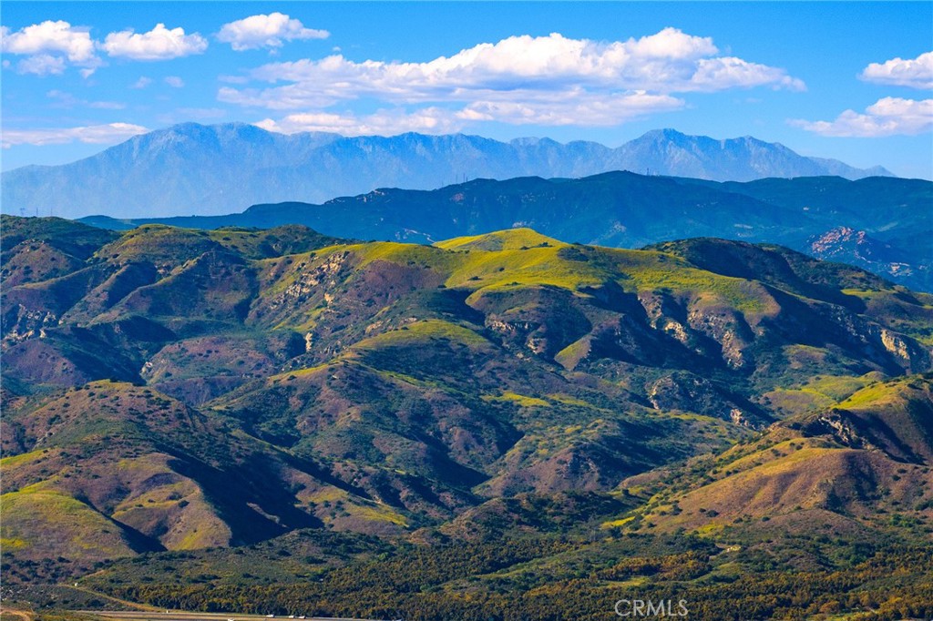 https://media.crmls.org/medias/1f73bdc7-5fb0-480e-8702-4d24d7698027.jpg?preset=X-Large