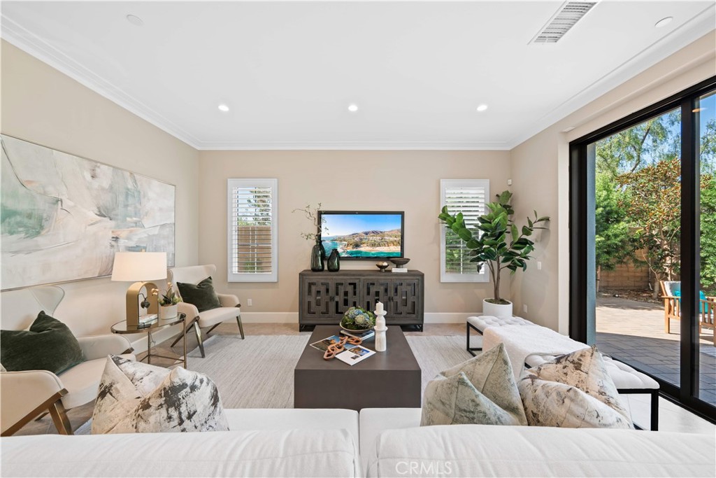 MLS #OC25185662 img 8