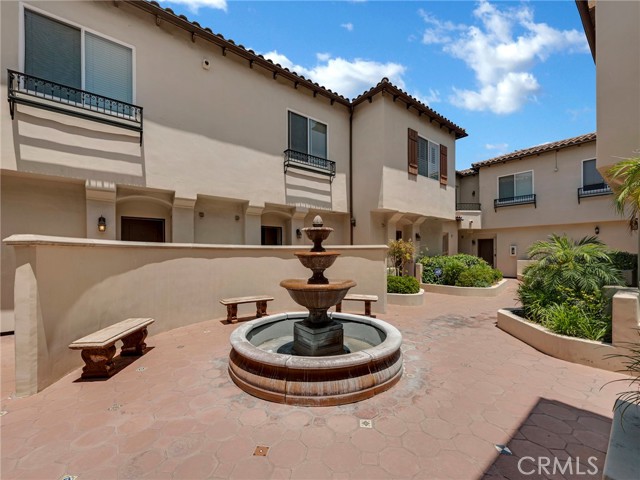 5753 White Oak Avenue, Encino CA: https://media.crmls.org/medias/1f73f691-1d2c-4b1b-b326-7e35d8b6ba5d.jpg