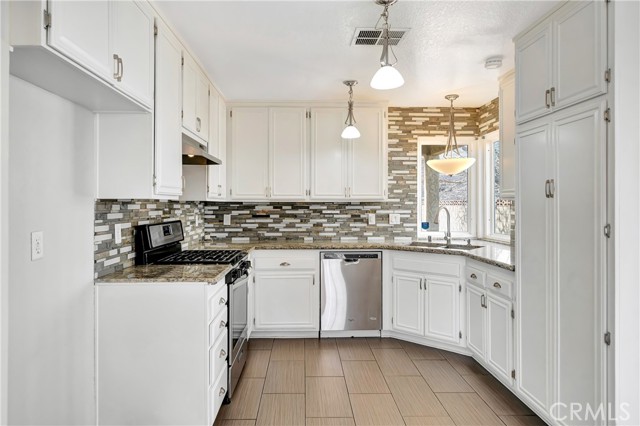 Detail Gallery Image 16 of 54 For 42935 Lemonwood, Lancaster,  CA 93536 - 3 Beds | 3 Baths