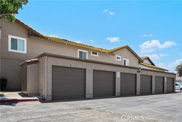 3639 Country Oaks Loop, Ontario CA: https://media.crmls.org/medias/1f74d321-72c1-4956-b47c-21090ebf2b95.jpg