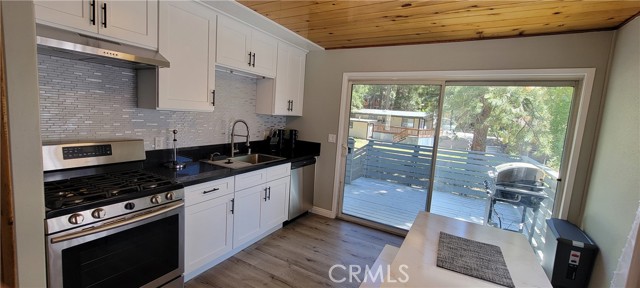 Detail Gallery Image 16 of 35 For 43279 Bow Canyon Rd, Big Bear Lake,  CA 92315 - 3 Beds | 2 Baths