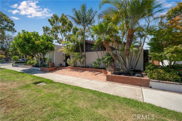 Detail Gallery Image 3 of 68 For 450 Electric, Seal Beach,  CA 90740 - 3 Beds | 2 Baths