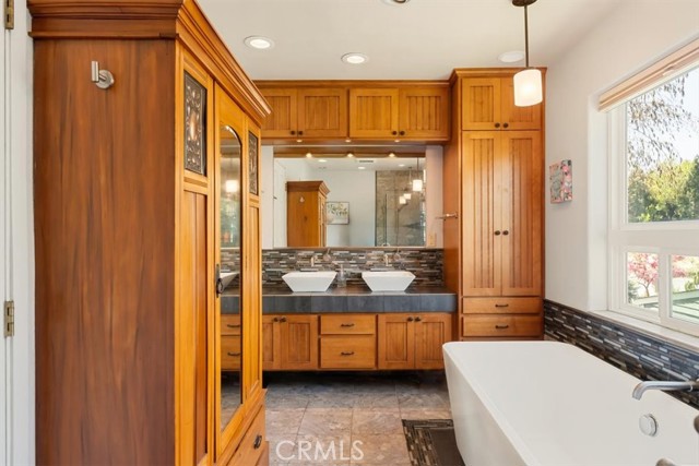 Detail Gallery Image 16 of 31 For 1422 Kingston, Mount Shasta,  CA 96067 - 2 Beds | 1/1 Baths