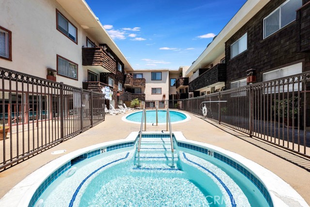 5400 Newcastle Avenue, Encino CA: https://media.crmls.org/medias/1f756847-83c4-40b0-8f40-23112754ce72.jpg