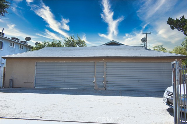6944 Radford Avenue, North Hollywood CA: https://media.crmls.org/medias/1f75732f-6336-45d2-8f43-798839a7d956.jpg