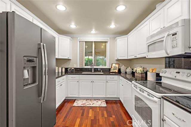 Detail Gallery Image 5 of 22 For 592 Avenida Majorca a,  Laguna Woods,  CA 92637 - 2 Beds | 2 Baths