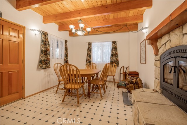 Detail Gallery Image 13 of 49 For 33291 Wild Rose Dr, Green Valley Lake,  CA 92341 - 3 Beds | 3 Baths