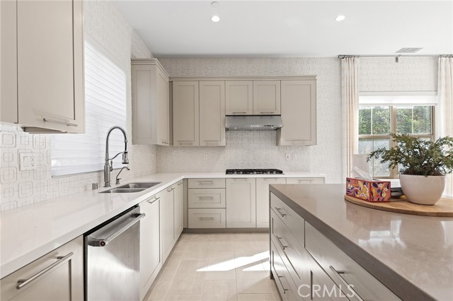 Detail Gallery Image 20 of 75 For 117 Petunia, Irvine,  CA 92618 - 4 Beds | 4 Baths