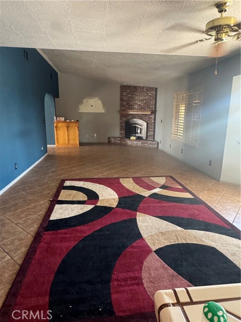 18965 Siskiyou Road, Apple Valley CA: https://media.crmls.org/medias/1f78ba89-de07-4977-bd37-3f5130691db8.jpg