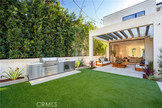 10840 Queensland, Los Angeles CA: https://media.crmls.org/medias/1f7949c2-0edf-41bb-86f0-3d037167282d.jpg