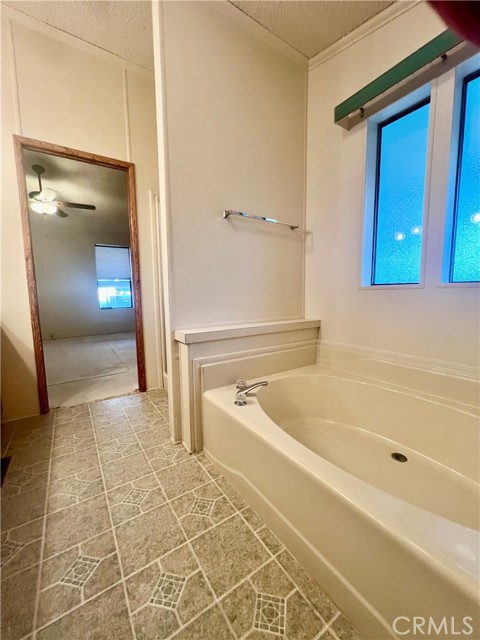 24600 Mountain Ave, Hemet CA: https://media.crmls.org/medias/1f7990be-f50d-4269-9f09-7337ba83ff5e.jpg