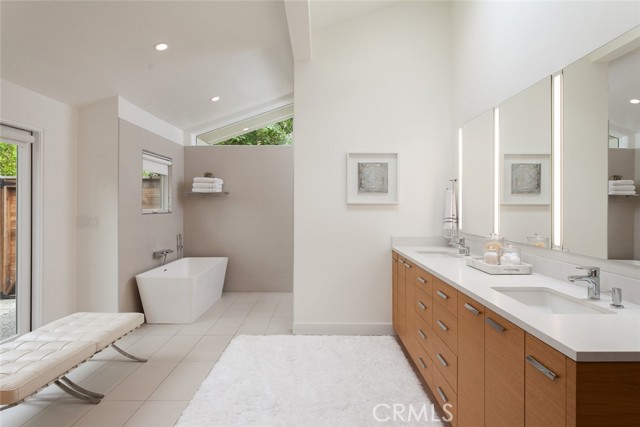 Detail Gallery Image 19 of 28 For 11 Greenbriar, Newport Beach,  CA 92660 - 3 Beds | 2/1 Baths