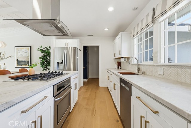 Detail Gallery Image 9 of 34 For 12308 La Maida St, Valley Village,  CA 91607 - 3 Beds | 2 Baths