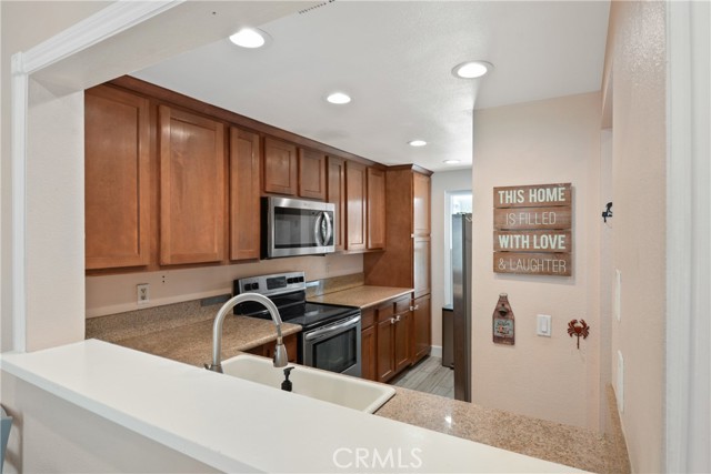 101 Abbeywood Lane, Aliso Viejo CA: https://media.crmls.org/medias/1f7af4ee-b37a-496f-8357-e6e6c0d248b9.jpg