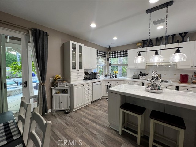 Detail Gallery Image 22 of 74 For 28182 Angelica Pl, Valencia,  CA 91354 - 5 Beds | 4 Baths