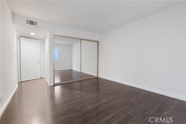 433 S Manhattan, Los Angeles CA: https://media.crmls.org/medias/1f7cc233-e202-4621-8e1f-f6337eb8a5f1.jpg