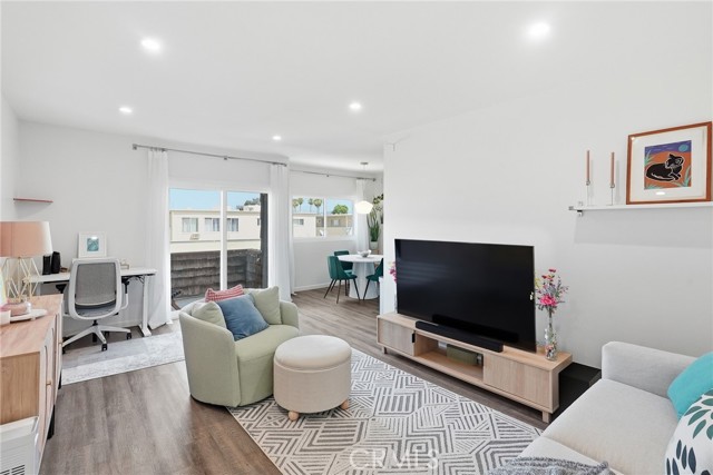 5414 Newcastle AVE Unit: 50