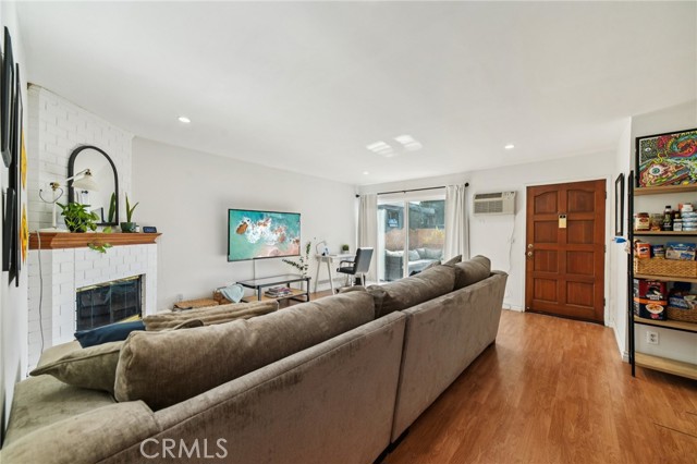 Detail Gallery Image 6 of 19 For 1001 W Stevens #318,  Santa Ana,  CA 92707 - 2 Beds | 1 Baths