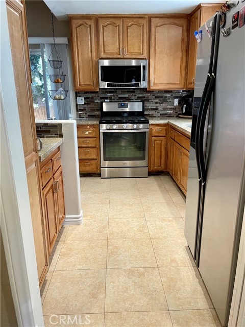 Detail Gallery Image 3 of 16 For 10000 Reseda Bld a,  Northridge,  CA 91324 - 4 Beds | 2/1 Baths