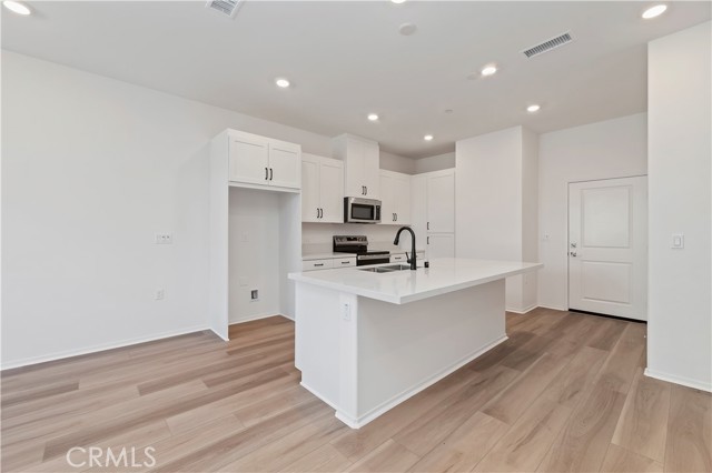 Detail Gallery Image 3 of 23 For 8483 Snapdragon Ln, Chino,  CA 91708 - 3 Beds | 2/1 Baths