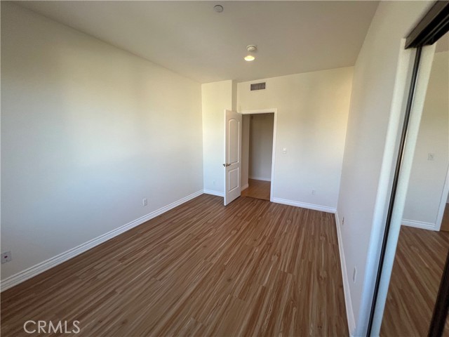 Detail Gallery Image 10 of 12 For 630 E Olive Ave #301,  Burbank,  CA 91501 - 2 Beds | 2 Baths
