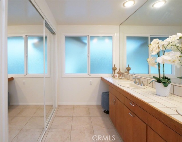 Large Vanity with Dual sinks and 3rd Closet