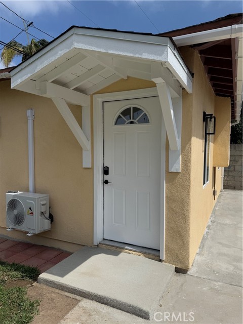 816 N Towner Street, Santa Ana CA: https://media.crmls.org/medias/1f7f563b-04db-4614-a978-5f39acdf7dd3.jpg