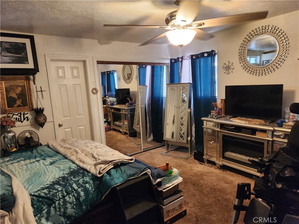 https://media.crmls.org/medias/1f7f897a-c7ef-4e5b-aa86-d51501c9d318.jpg?preset=X-Large