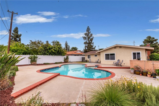 20869 Moonlake Street, Walnut CA: https://media.crmls.org/medias/1f7fd376-72e8-4399-b689-54dfb48b626c.jpg