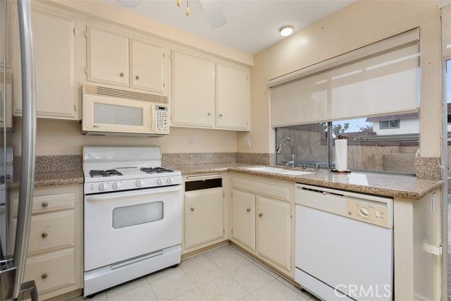 Detail Gallery Image 8 of 30 For 6814 Southampton Dr, Cypress,  CA 90630 - 3 Beds | 2 Baths