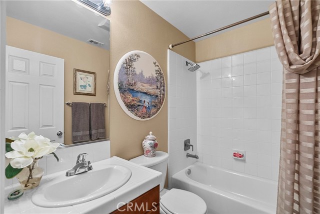 30444 Hidden Valley Court, Castaic CA: https://media.crmls.org/medias/1f81091d-50c2-4a56-b63e-169741f37aaf.jpg