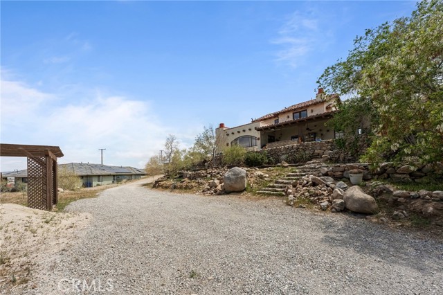9075 Mesa Vista Street, Apple Valley CA: https://media.crmls.org/medias/1f82c1a5-85bb-4513-ab48-de442ebfcf4b.jpg