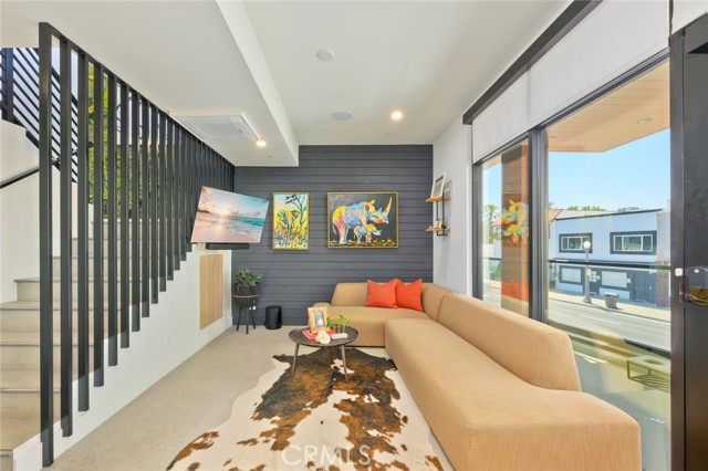 Detail Gallery Image 9 of 26 For 502 E Balboa Bld, Newport Beach,  CA 92661 - 3 Beds | 2 Baths