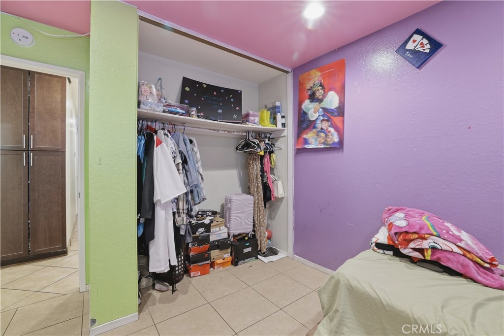 https://media.crmls.org/medias/1f84e32e-be3c-4806-acc4-b9e14ff5e3b9.jpg?preset=X-Large