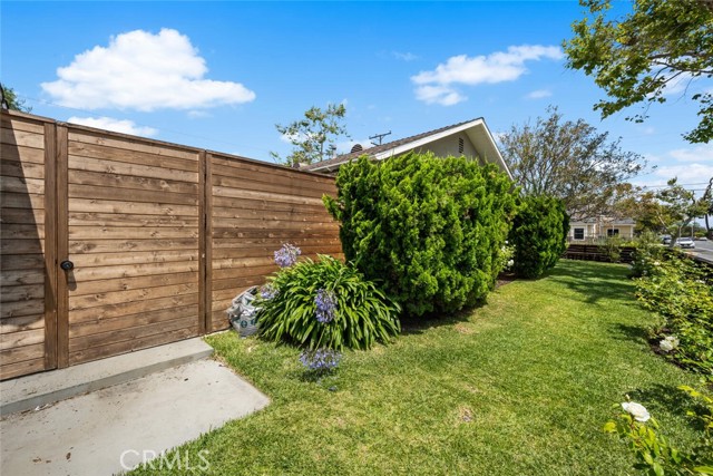 3272 Woodstock Road, Los Alamitos CA: https://media.crmls.org/medias/1f853a11-3631-49e6-b653-92b8045a16b5.jpg