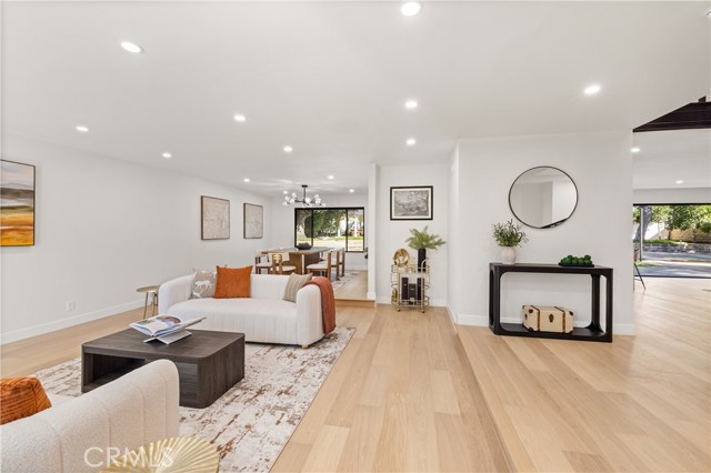 Detail Gallery Image 6 of 46 For 5340 Edgeware Dr, Calabasas,  CA 91301 - 5 Beds | 3 Baths