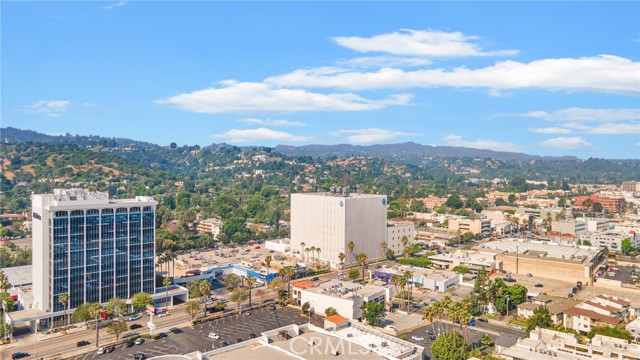 Detail Gallery Image 1 of 49 For 4501 Cedros Ave #240,  Sherman Oaks,  CA 91403 - 2 Beds | 2 Baths