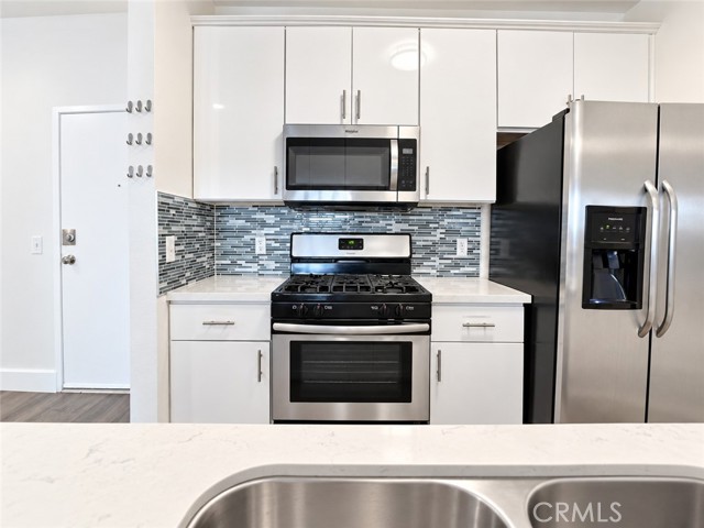 11657 Oxnard Street, 212 photo 14