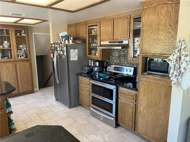 Detail Gallery Image 4 of 38 For 984 Pinon Rd, Pinon Hills,  CA 92372 - 3 Beds | 2/1 Baths