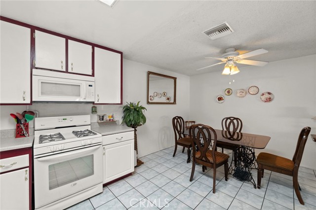 Detail Gallery Image 11 of 30 For 2850 Monroe, Riverside,  CA 92504 - 3 Beds | 2 Baths