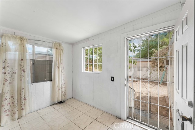 Detail Gallery Image 13 of 22 For 3255 E Avenue R #73,  Palmdale,  CA 93550 - 4 Beds | 2 Baths