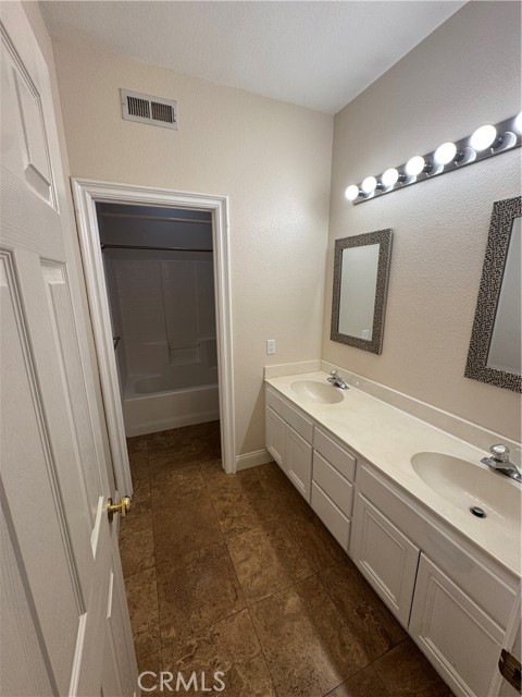 Detail Gallery Image 9 of 15 For 42477 via Serrano, Murrieta,  CA 92562 - 3 Beds | 2/1 Baths